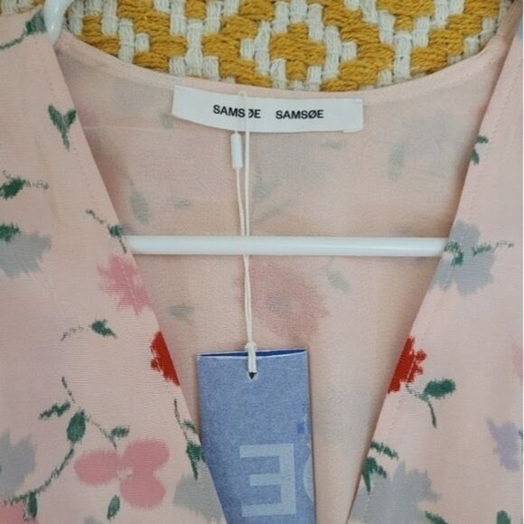 Samsøe Samsøe Britt Floral Wrap Dress in Pink Garden Size Medium Summer Workwear - Picture 3 of 5
